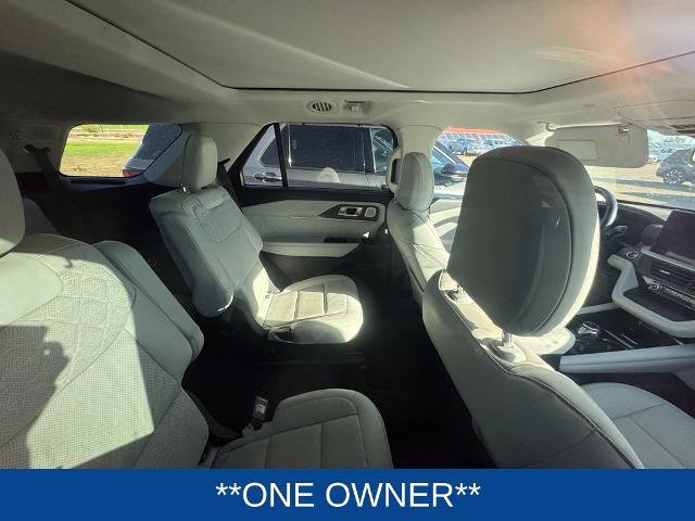 Certified 2025 Ford Explorer Platinum w/ Ultimate Package AWD/4WD image 9