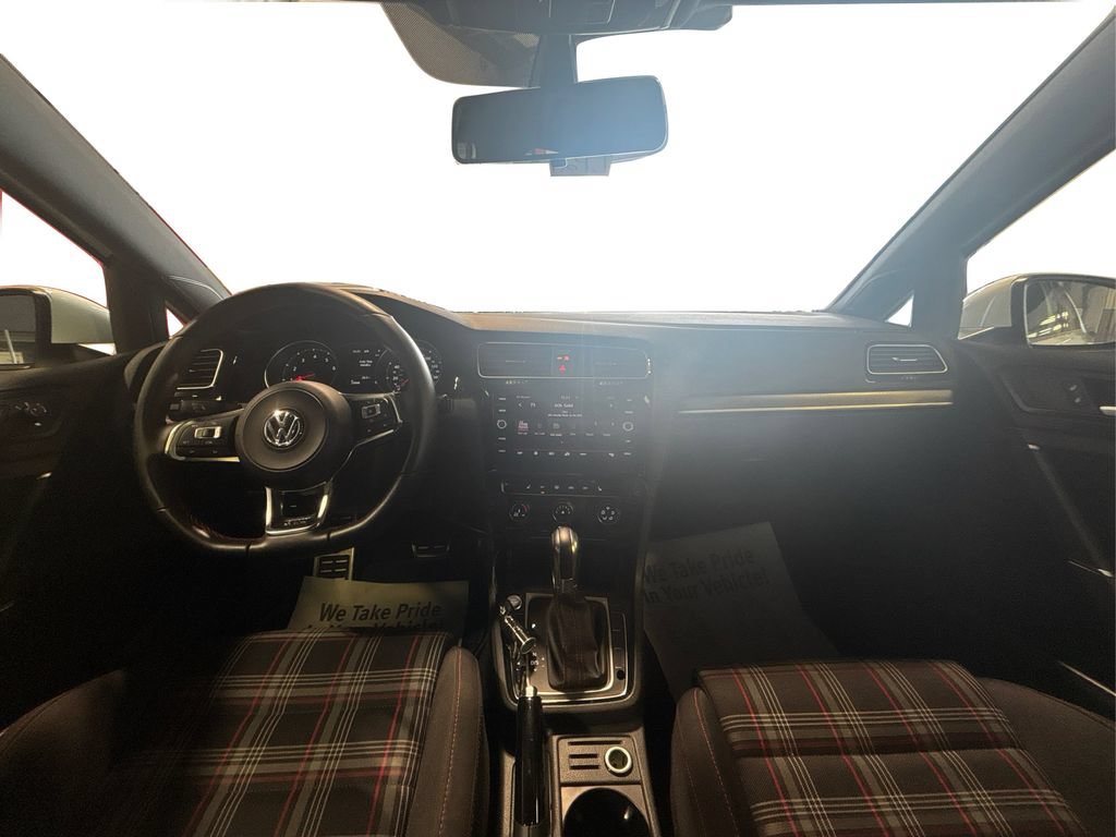 Used 2018 Volkswagen GTI SE FWD image 31