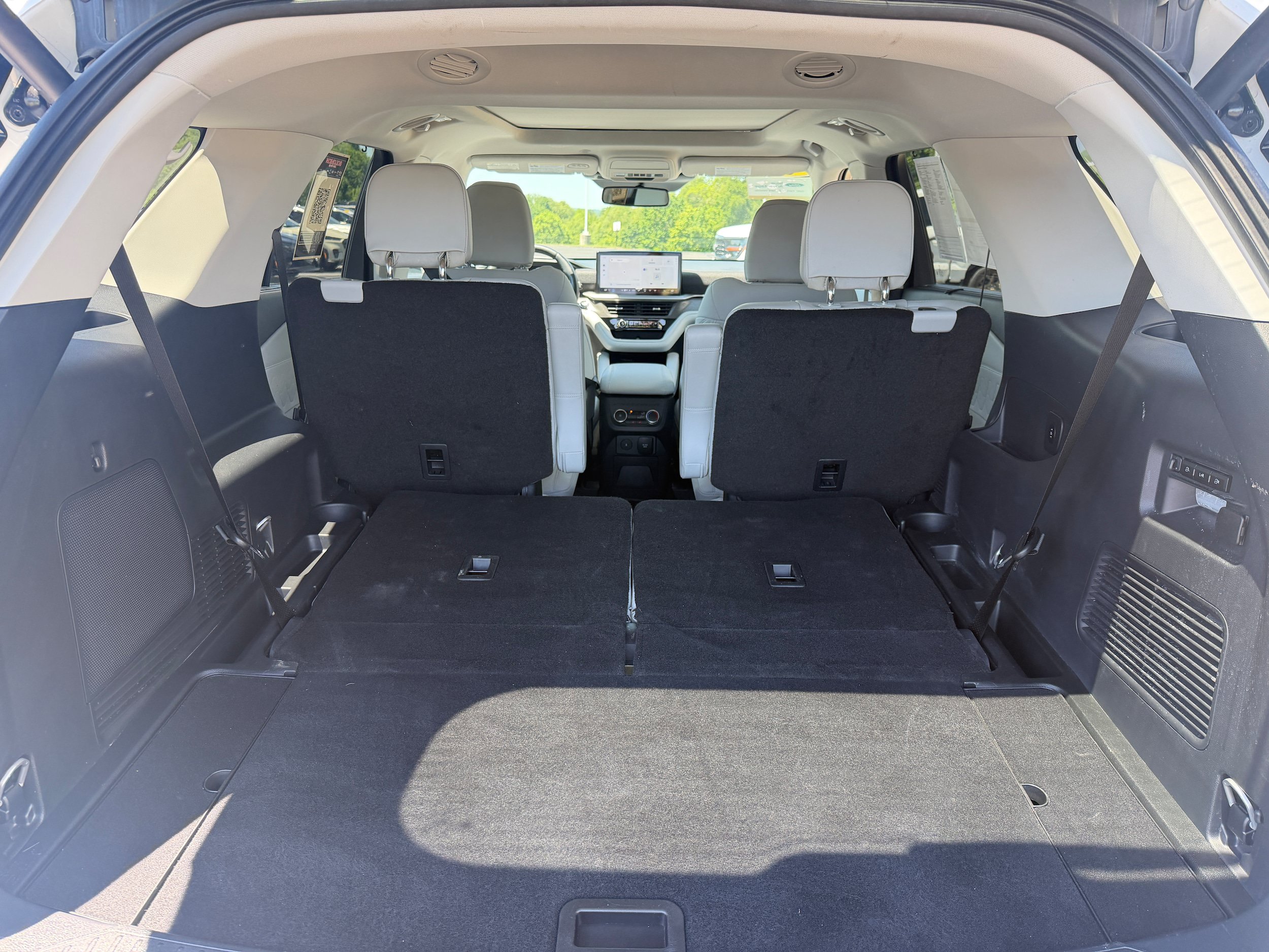 Certified 2025 Ford Explorer Platinum w/ LUX Leather Package AWD/4WD image 14