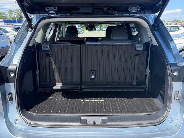 Used 2024 Toyota Highlander XLE AWD/4WD image 19