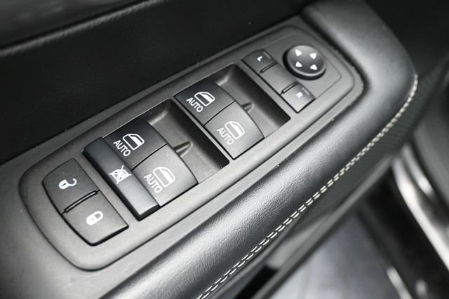 Used 2025 Chrysler Pacifica Select FWD image 14