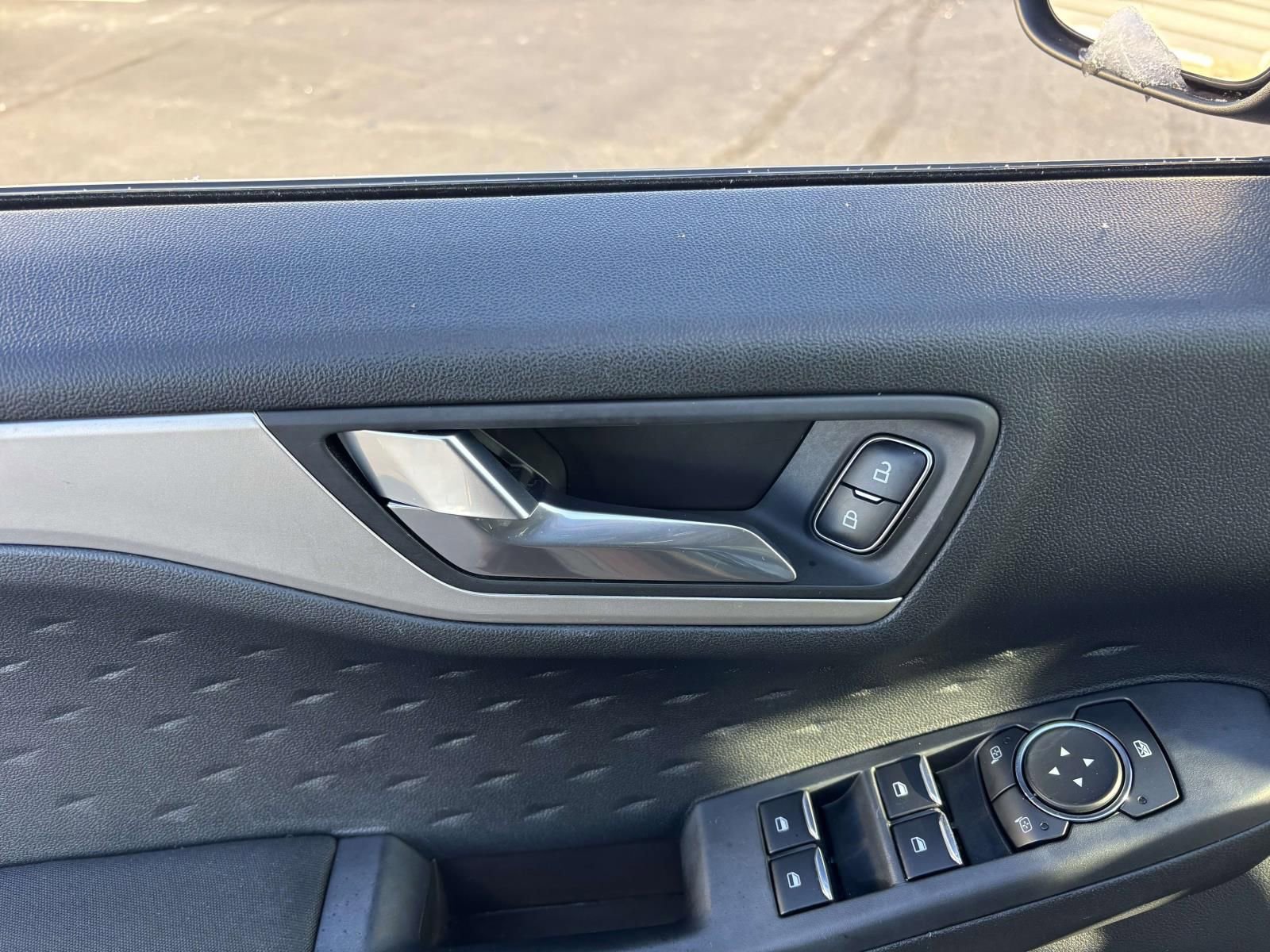 Certified 2020 Ford Escape SE image 14