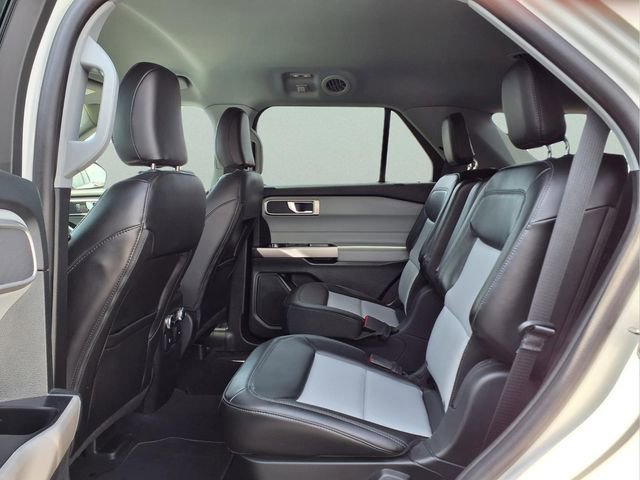 Certified 2024 Ford Explorer XLT w/ Equipment Group 202A AWD/4WD image 13