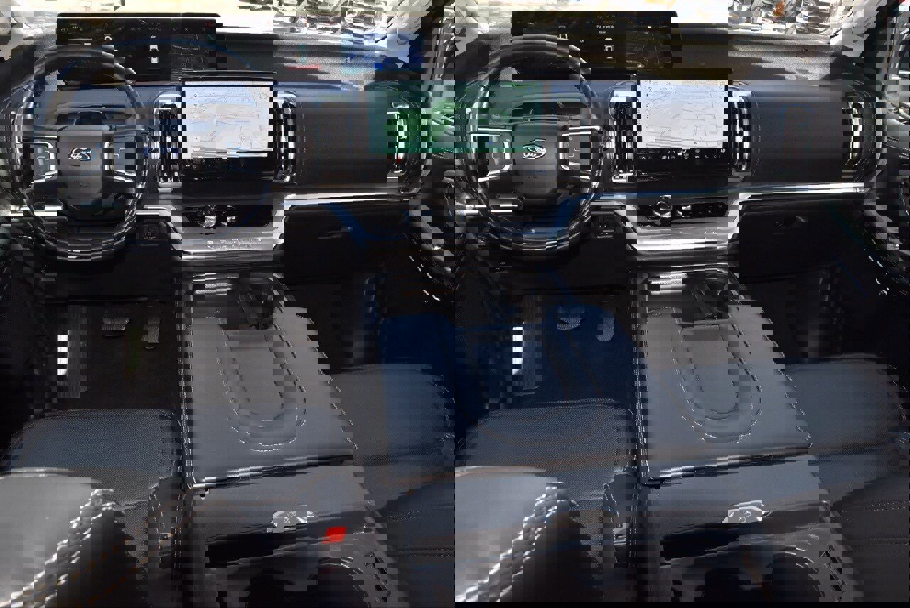 Certified 2025 Ford Expedition Platinum image 18