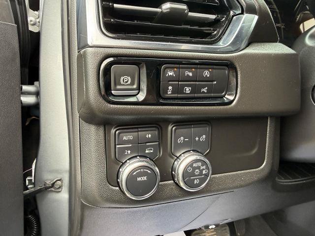 Used 2025 GMC Yukon Denali AWD/4WD image 16