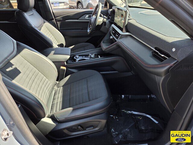 Certified 2025 Ford Explorer ST-Line w/ Premium Package RWD image 17