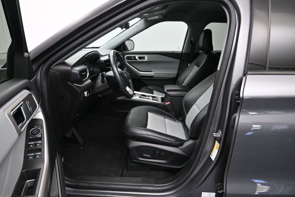 Certified 2023 Ford Explorer XLT w/ Equipment Group 202A RWD image 15
