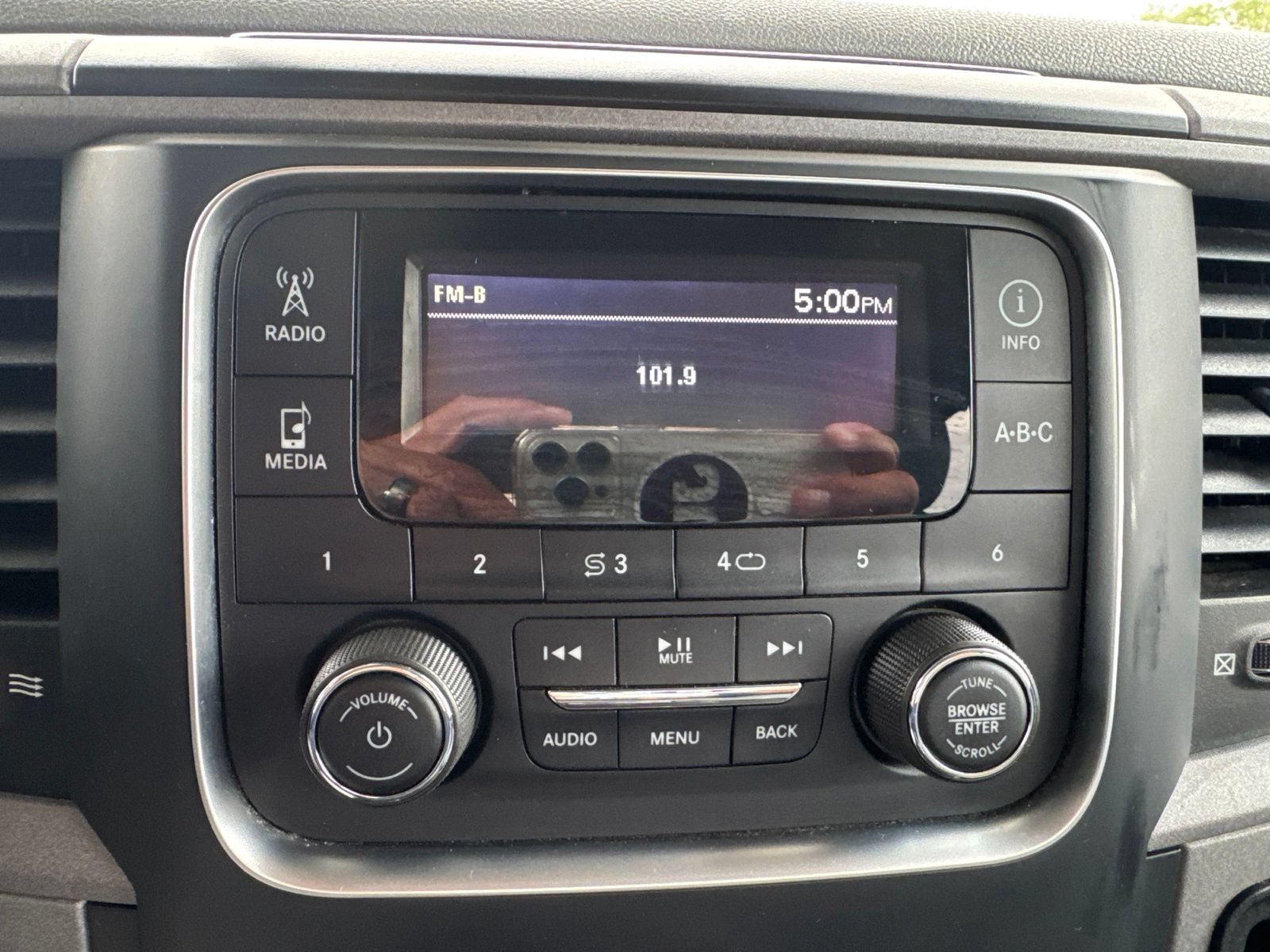 Used 2018 RAM 1500 ST w/ SXT Appearance Group AWD/4WD image 23