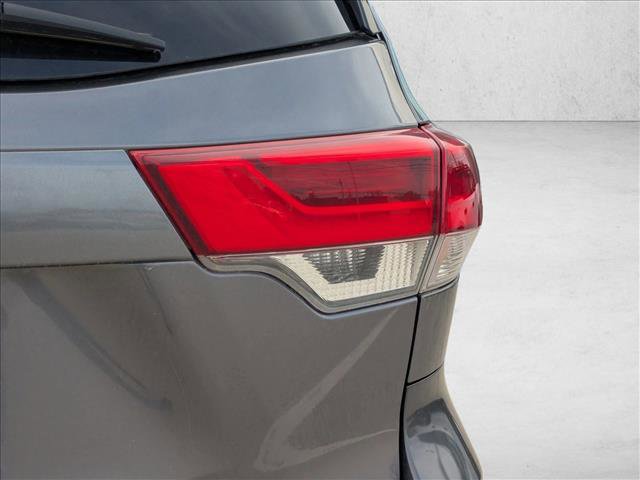 Used 2017 Toyota Highlander SE w/ Carpet Mat Package AWD/4WD image 10