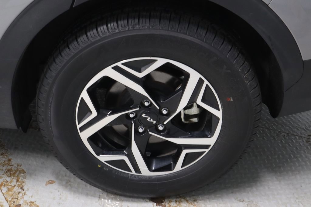 Used 2025 Kia Sportage LX AWD/4WD image 19