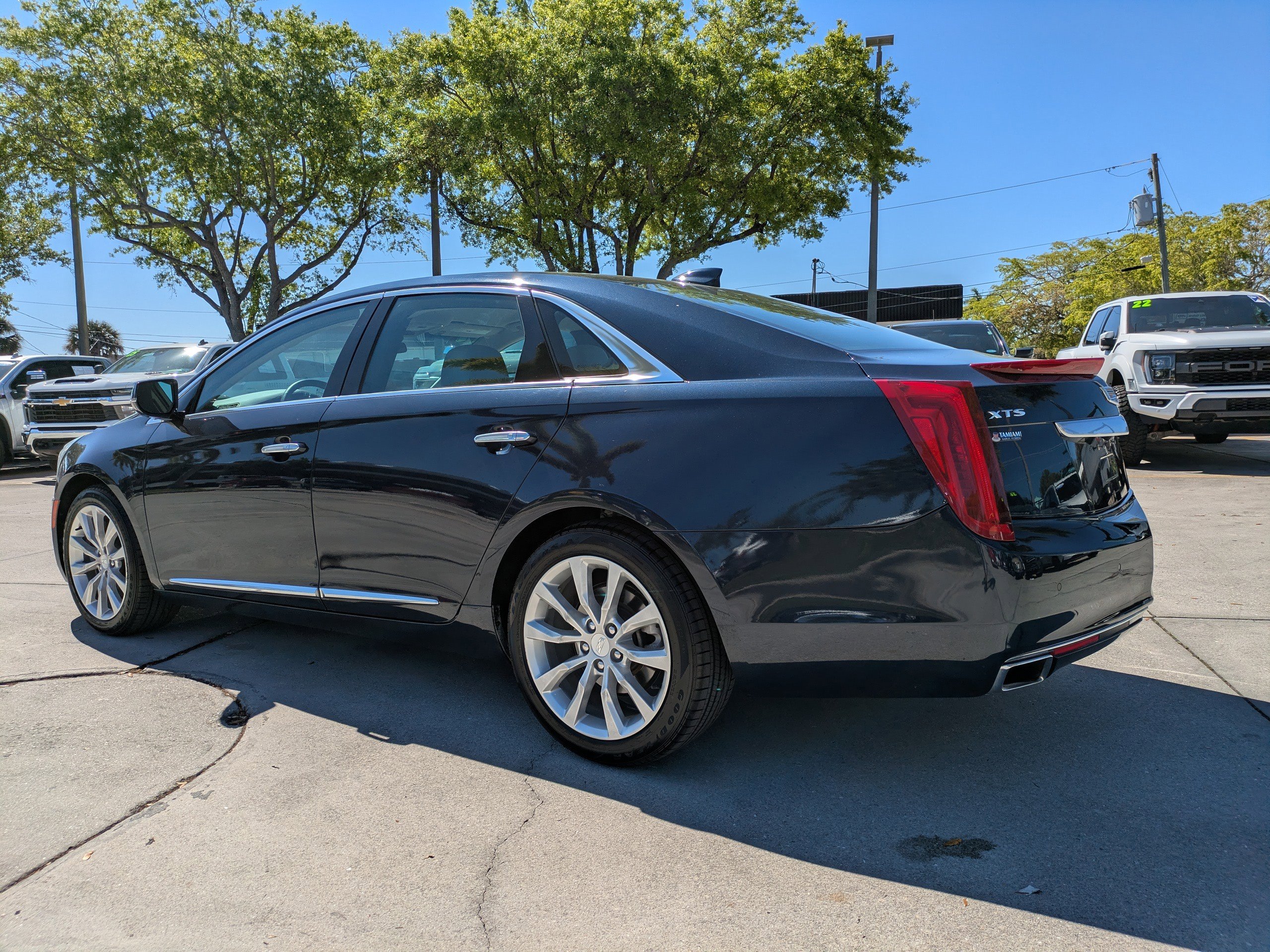 Used 2017 Cadillac XTS Luxury w/ Driver Awareness Package FWD image 6