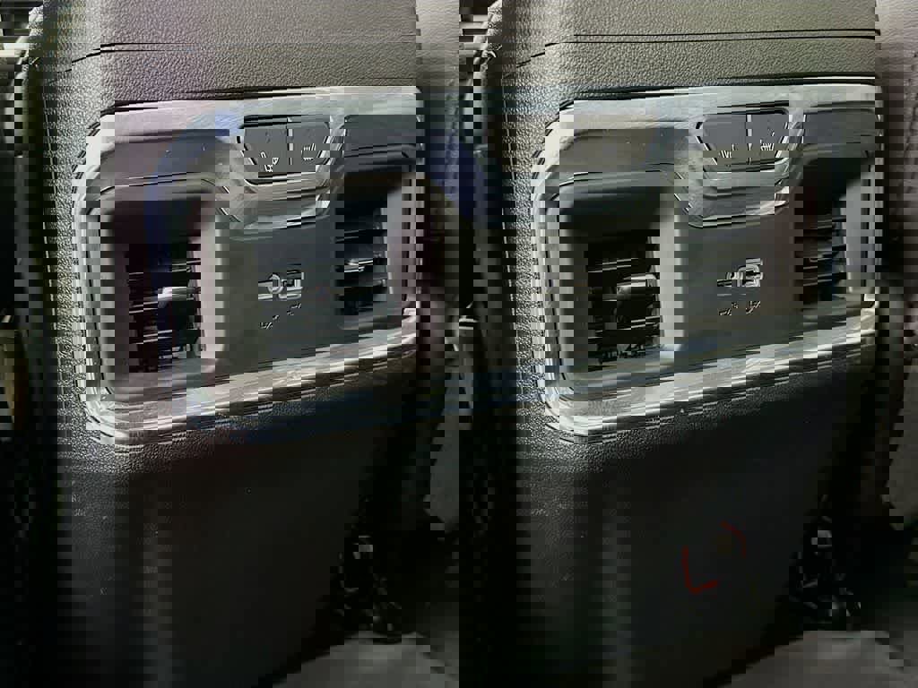 Used 2024 GMC Sierra 2500 SLT w/ SLT Premium Package image 16