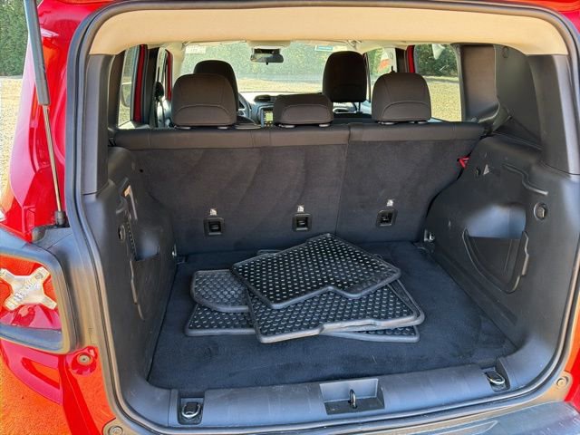 Used 2023 Jeep Renegade Latitude image 10