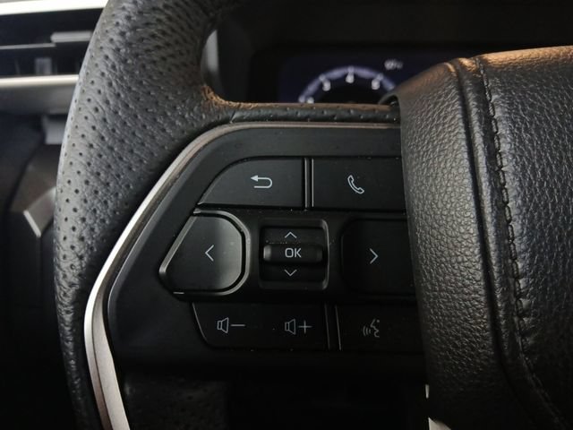 Used 2025 Toyota Tacoma TRD Sport AWD/4WD image 5