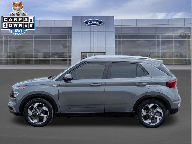 Used 2023 Hyundai Venue SEL FWD image 3