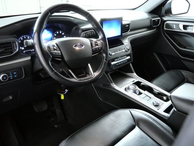 Certified 2020 Ford Explorer XLT w/ Equipment Group 202A AWD/4WD image 4