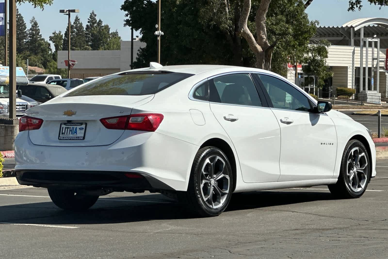 Used 2024 Chevrolet Malibu LT FWD image 2