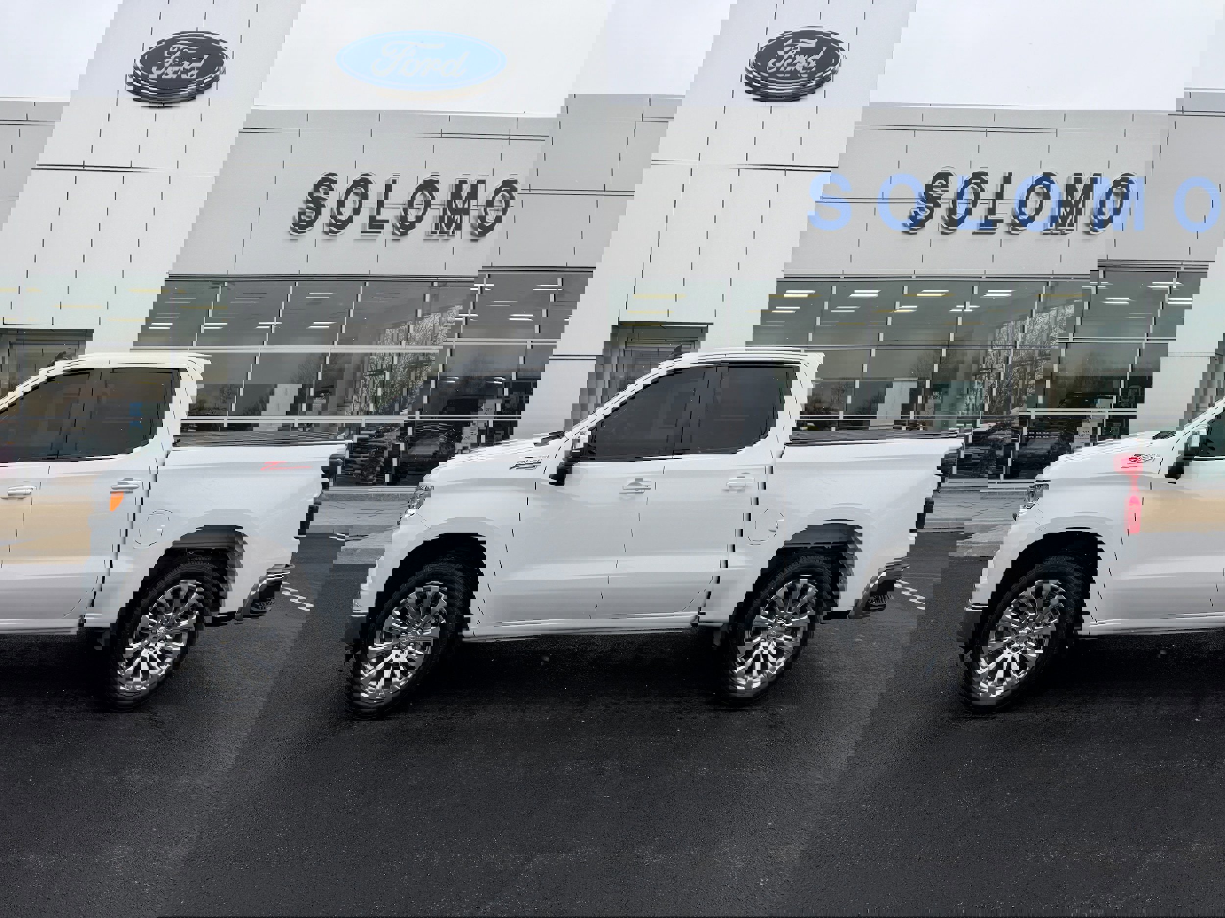 Used 2022 Chevrolet Silverado 1500 LT w/ Z71 Off-Road Package image 6