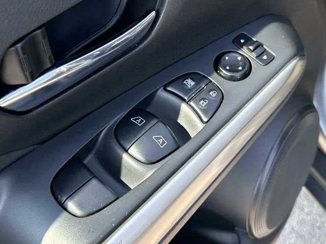 Used 2020 Nissan Kicks SR w/ SR Premium Package FWD image 24