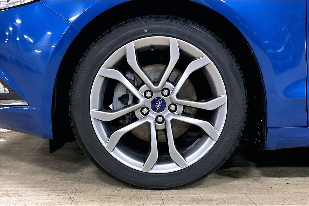Certified 2017 Ford Fusion SE w/ Equipment Group 201A FWD image 9