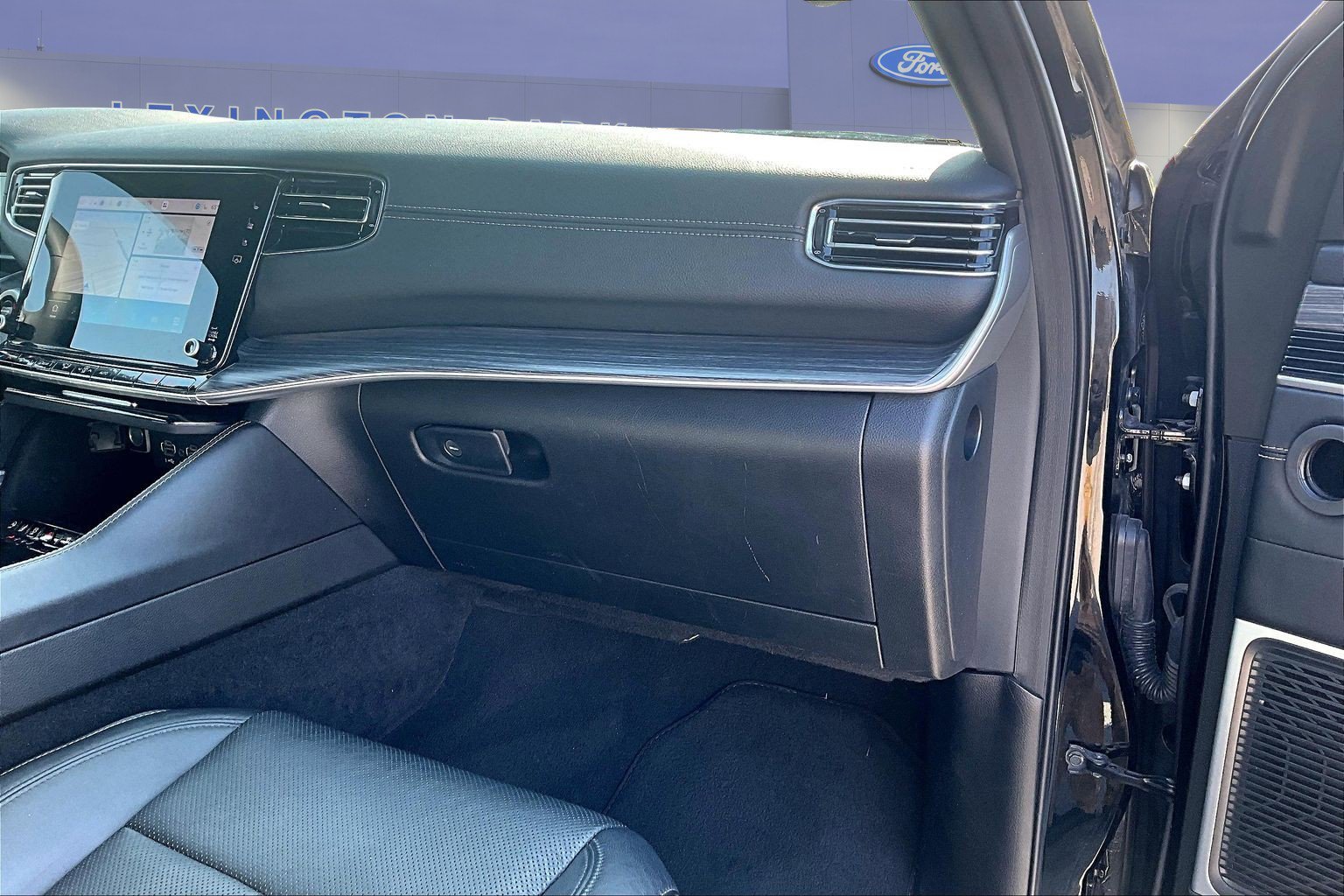 Used 2024 Jeep Wagoneer L Series II w/ Flexible Seating Group AWD/4WD image 27