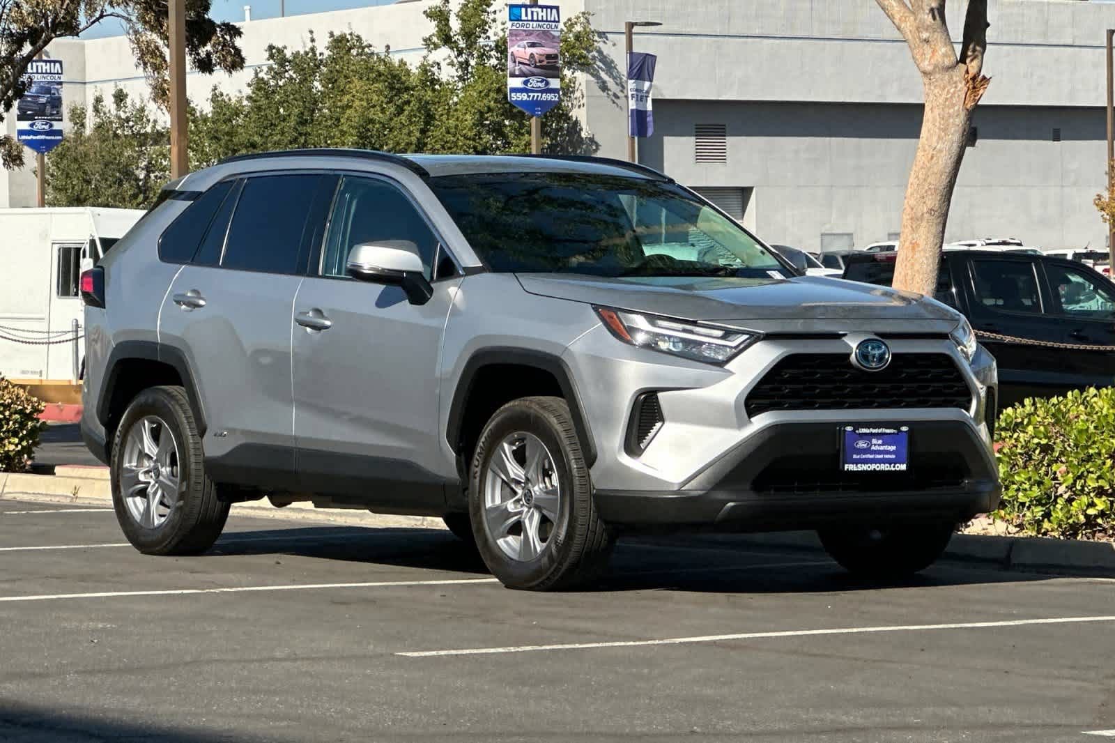 Used 2022 Toyota RAV4 XLE w/ Convenience Package AWD/4WD image 10