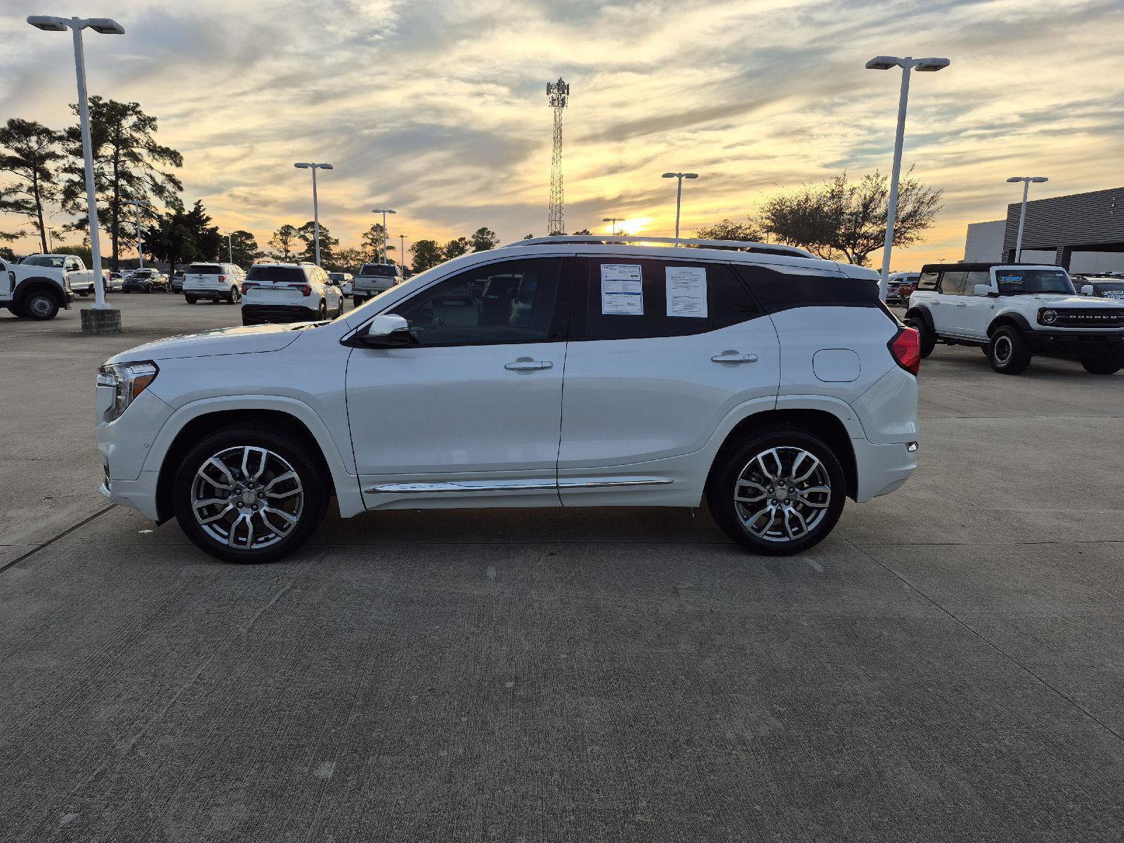 Used 2024 GMC Terrain Denali w/ Denali Premium Package image 2