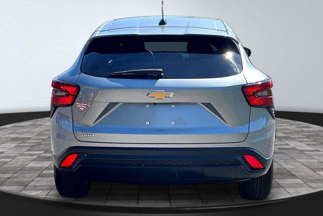 Used 2024 Chevrolet Trax LS w/ LS Convenience Package FWD image 4
