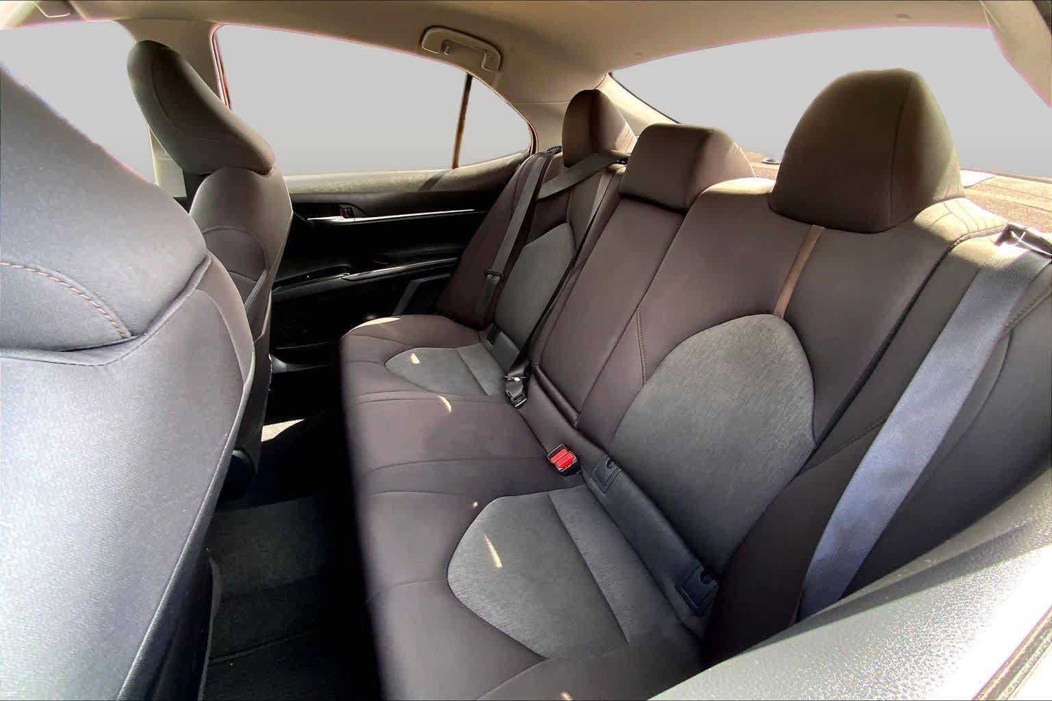 Used 2020 Toyota Camry LE FWD image 21