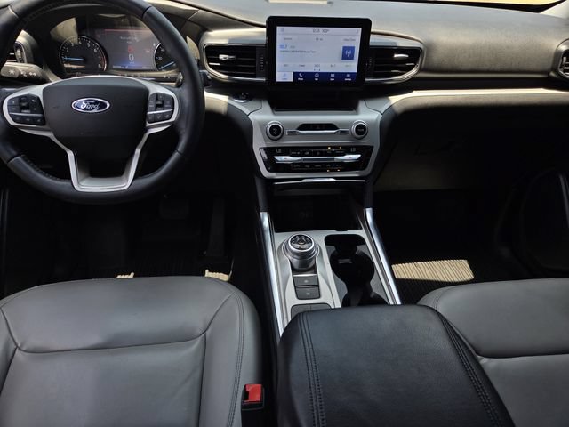 Certified 2021 Ford Explorer XLT w/ Equipment Group 202A RWD image 8
