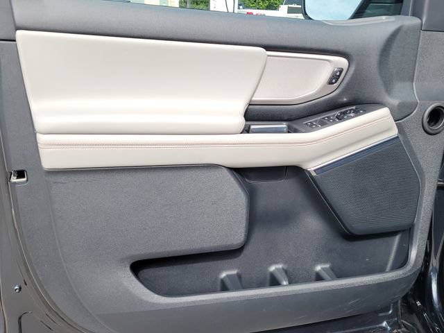 Certified 2025 Ford Expedition Active AWD/4WD image 7