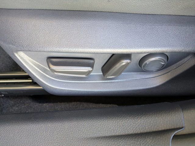 Used 2025 Toyota Camry SE image 20