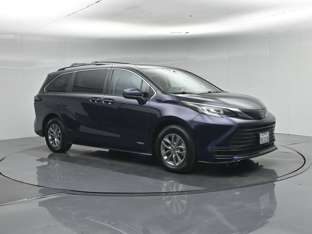 Used 2021 Toyota Sienna LE w/ LE Plus Package FWD image 30