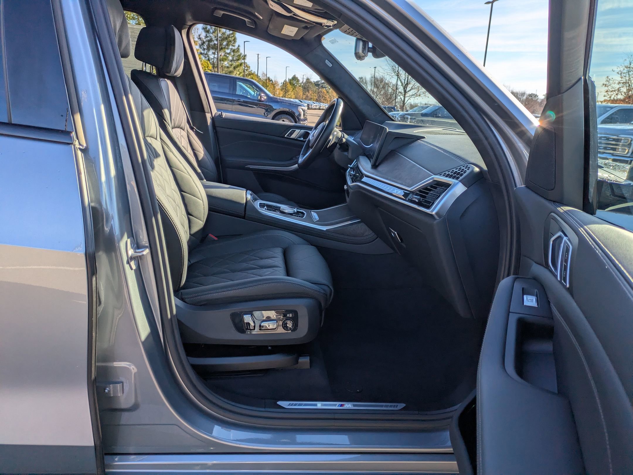 Used 2023 BMW X7 xDrive40i w/ M Sport Package image 38
