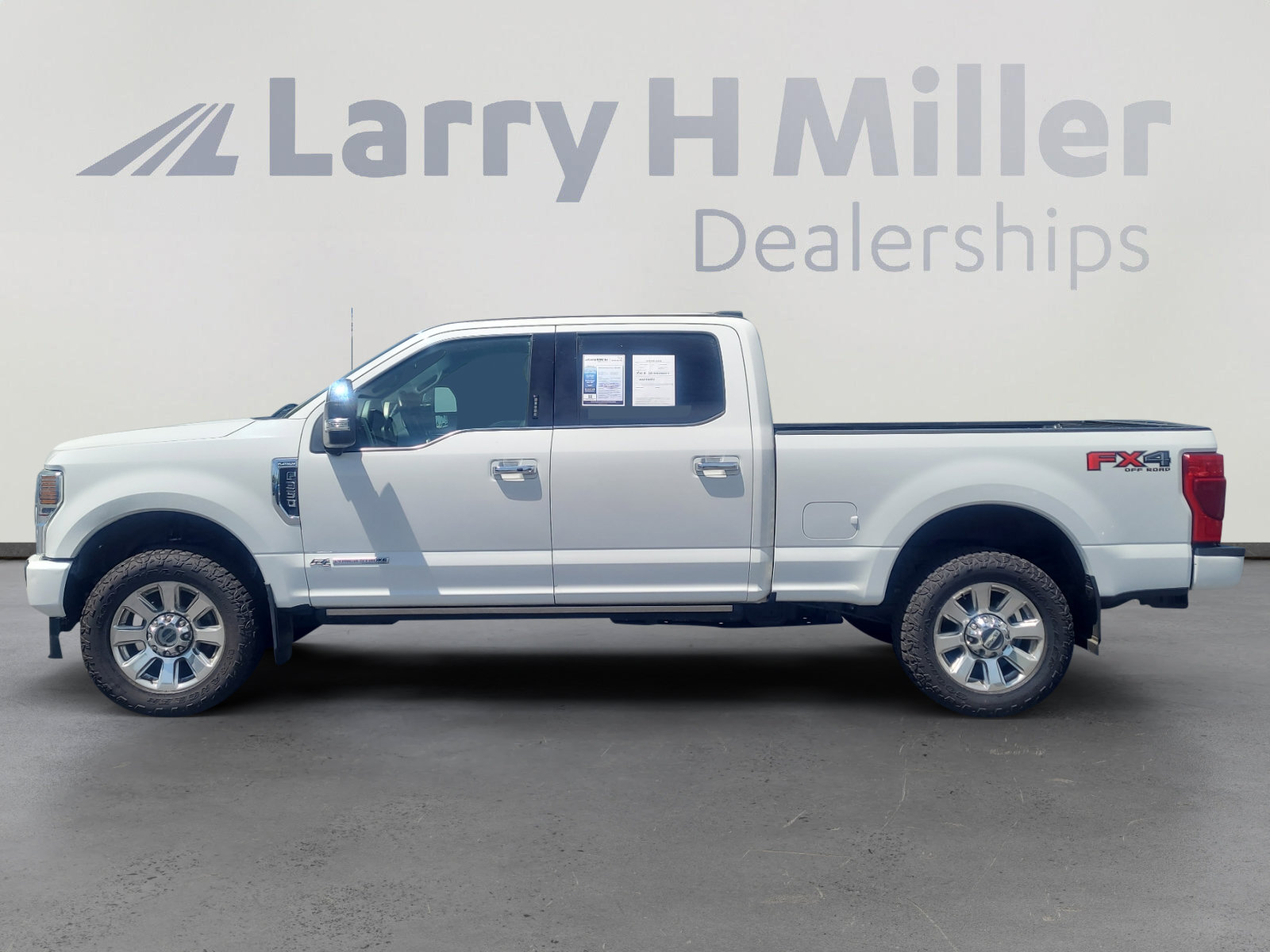 Certified 2022 Ford F350 Platinum w/ FX4 Off-Road Package AWD/4WD image 2