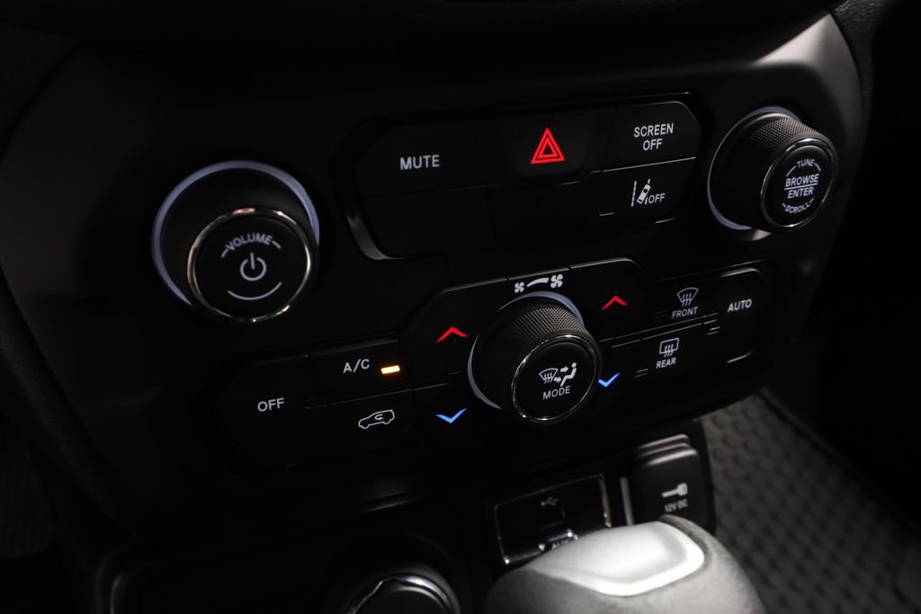 Used 2022 Jeep Renegade Altitude AWD/4WD image 32