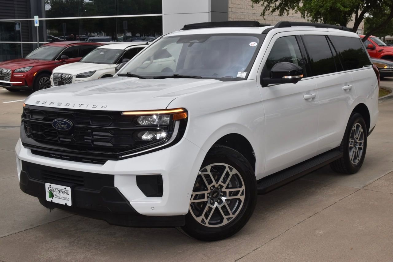Certified 2025 Ford Expedition Active AWD/4WD image 3
