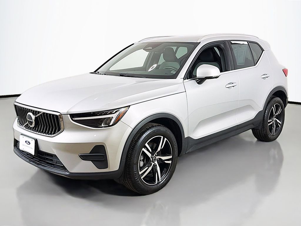 Used 2025 Volvo XC40 B5 Core AWD/4WD image 8