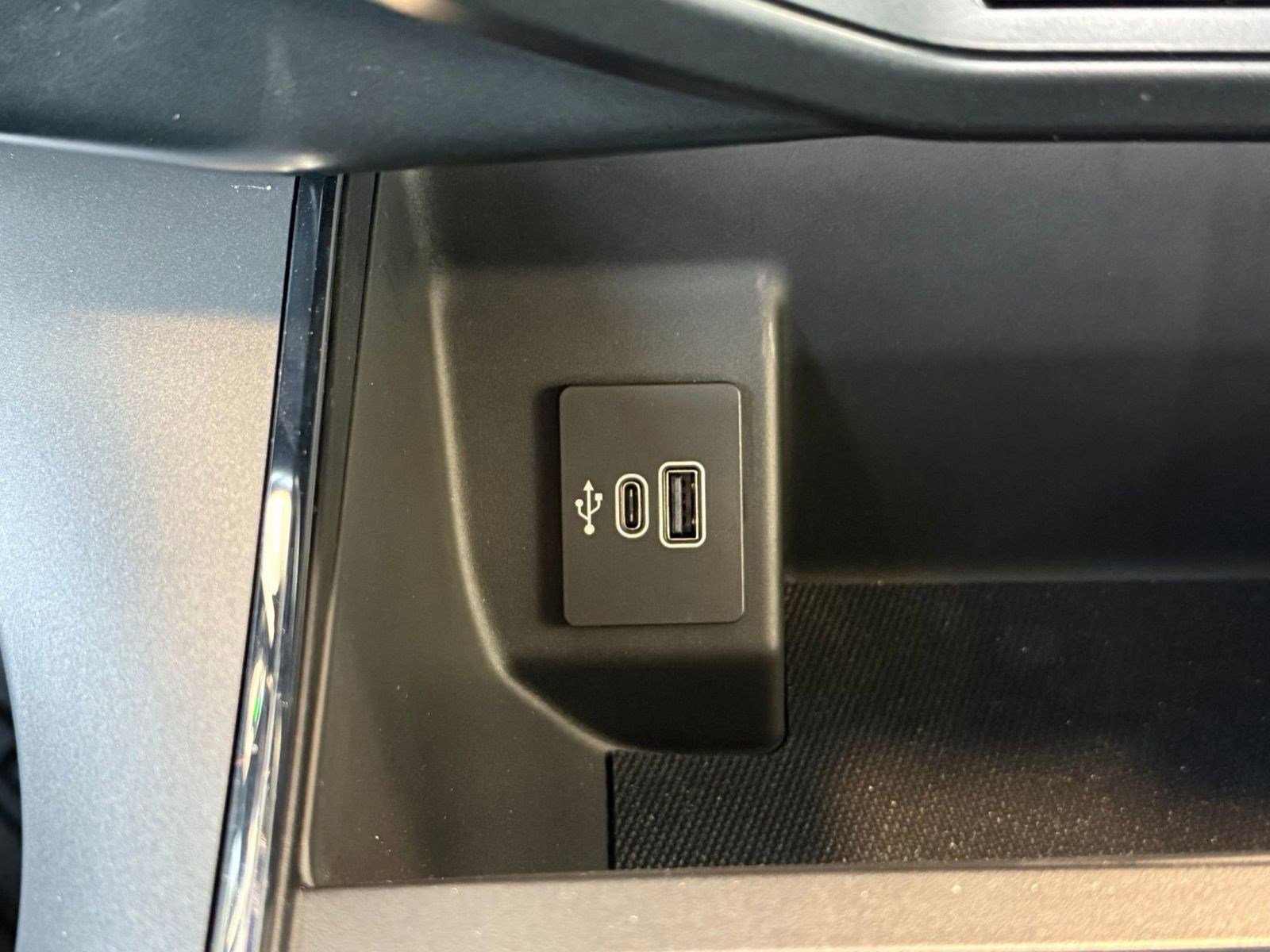 Certified 2025 Ford F150 Lightning Flash image 32