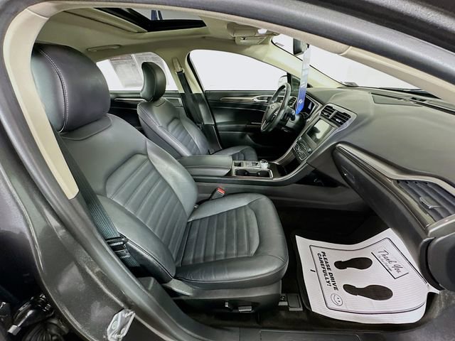 Certified 2017 Ford Fusion SE w/ Equipment Group 202A image 33