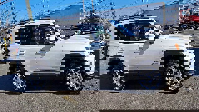 Used 2020 Jeep Renegade Latitude image 11