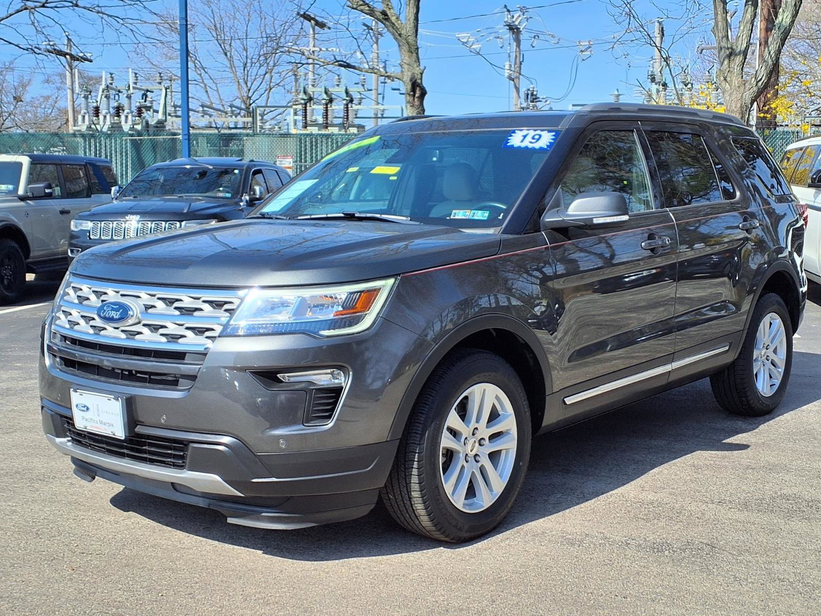 Certified 2019 Ford Explorer XLT w/ Equipment Group 202A AWD/4WD image 8