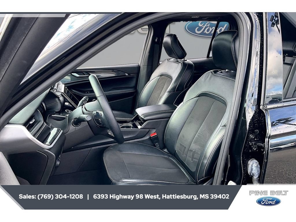 Used 2022 Jeep Grand Cherokee Altitude AWD/4WD image 18