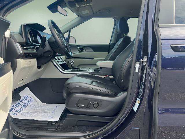Used 2024 Kia Carnival LX FWD image 11