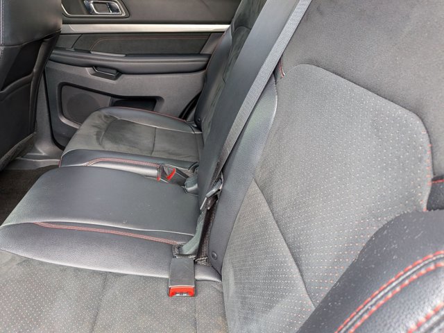 Certified 2019 Ford Explorer XLT w/ Equipment Group 202A FWD image 18