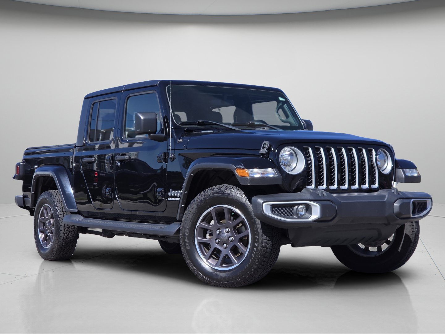 Used 2022 Jeep Gladiator Overland w/ Popular Equipment Package AWD/4WD image 2