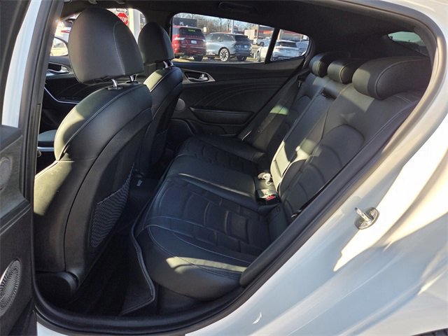 Used 2022 Kia Stinger GT2 image 10