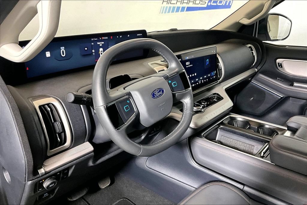 Certified 2025 Ford Expedition Active AWD/4WD image 10