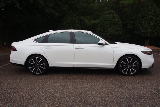 Used 2024 Honda Accord Touring image 8