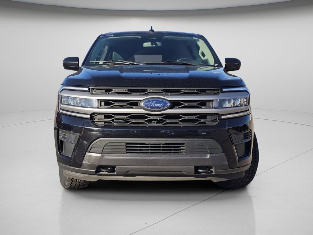 Certified 2023 Ford Expedition Max XLT image 3